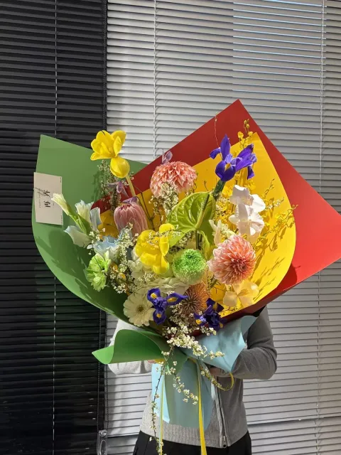 【花里藏春】