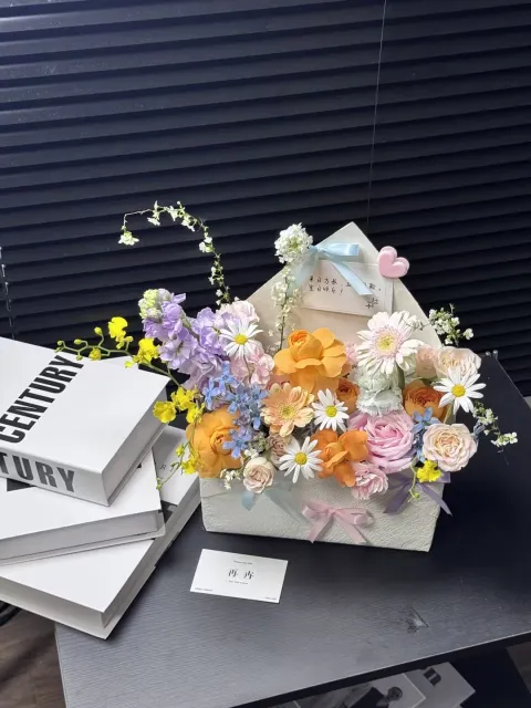 【屋间花信】