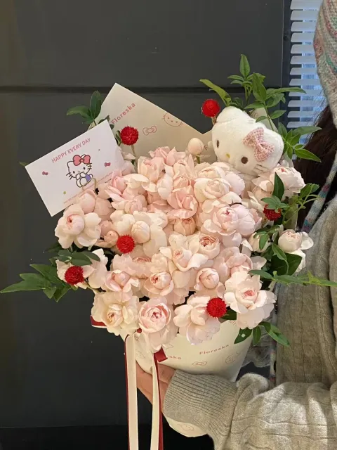 【春粉抱萌】