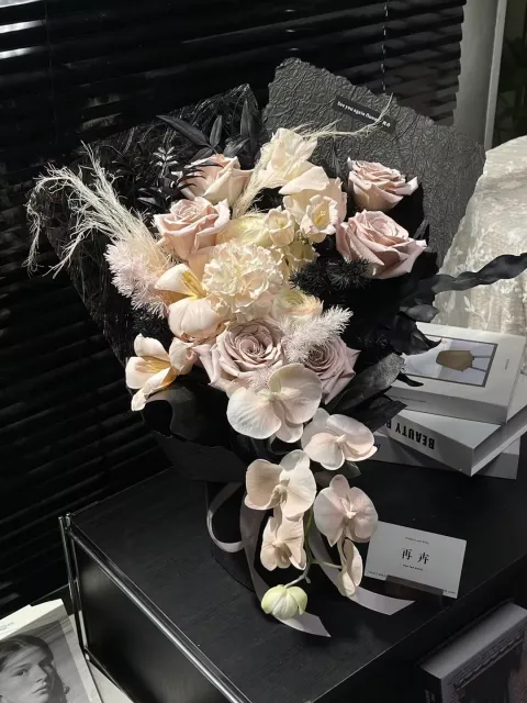【黑纱粉荔兰】