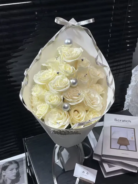 【雾白玫札】白玫瑰造型花束